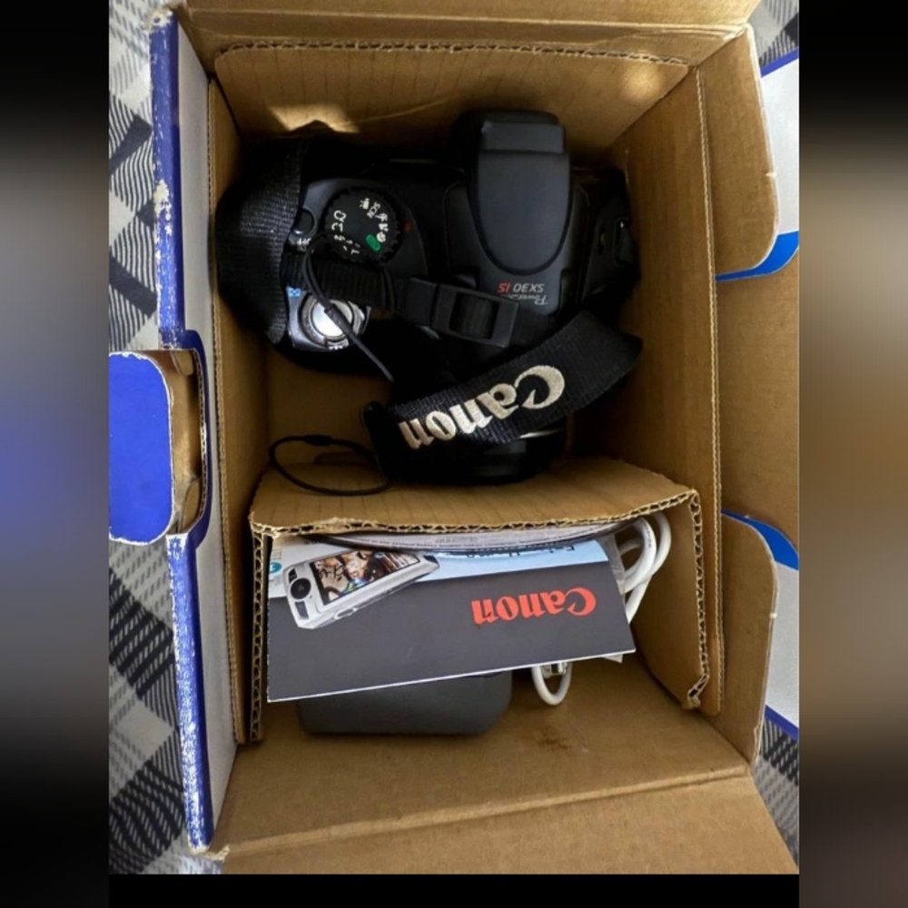 Canon camera XS30